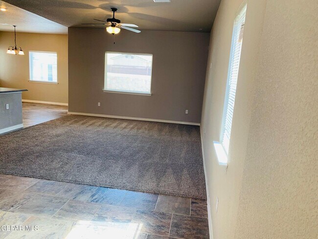 Building Photo - 3888 Loma Brisa Dr