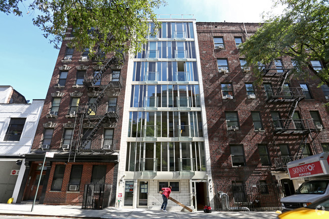 Building Photo - 409 W 45th St
