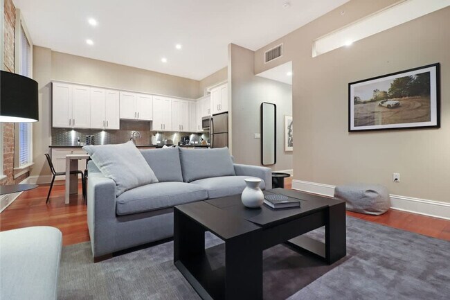 Building Photo - 822 Perdido St