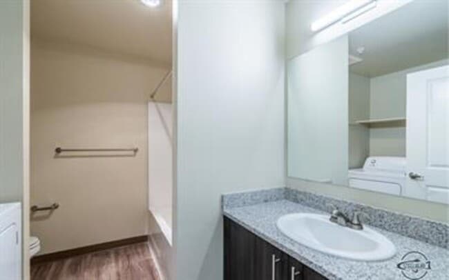 Building Photo - 1031 Schurman Dr S