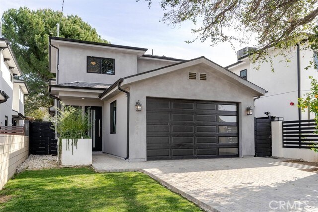 Building Photo - 10754 Nassau Ave