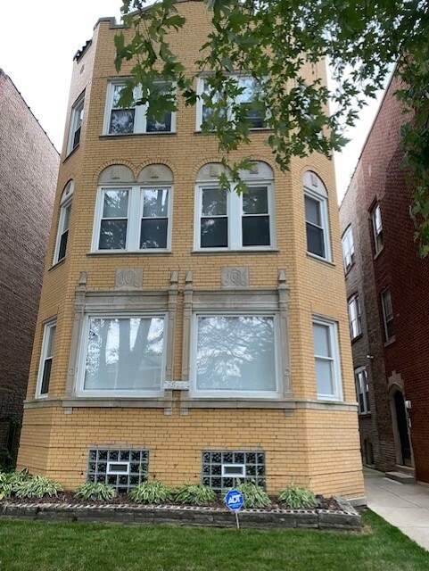 Building Photo - 8522 S Bennett Ave