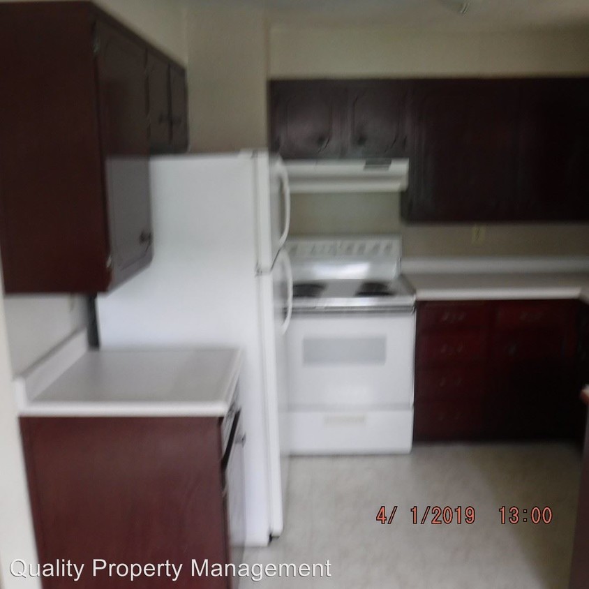 Primary Photo - 715-715 Oak St