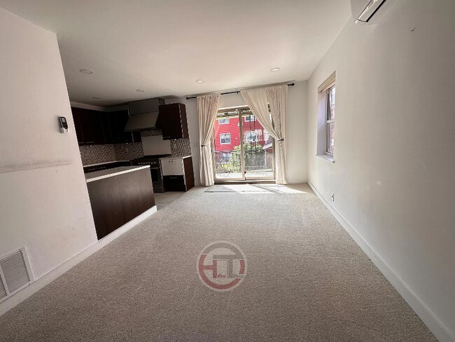 Foto del edificio - 921 Clarence Ave