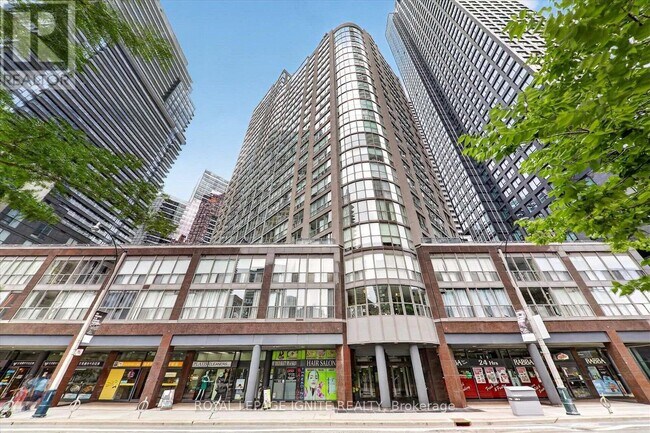 Photo du bâtiment - 24 Wellesley St W