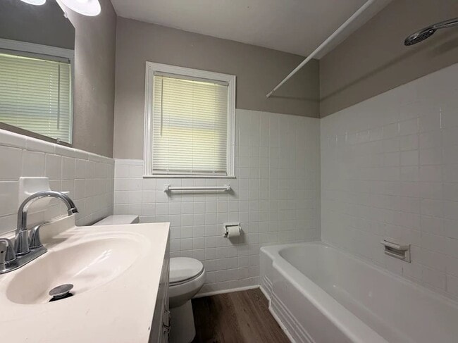 Building Photo - 3 Bed, 1 bath in Decatur!