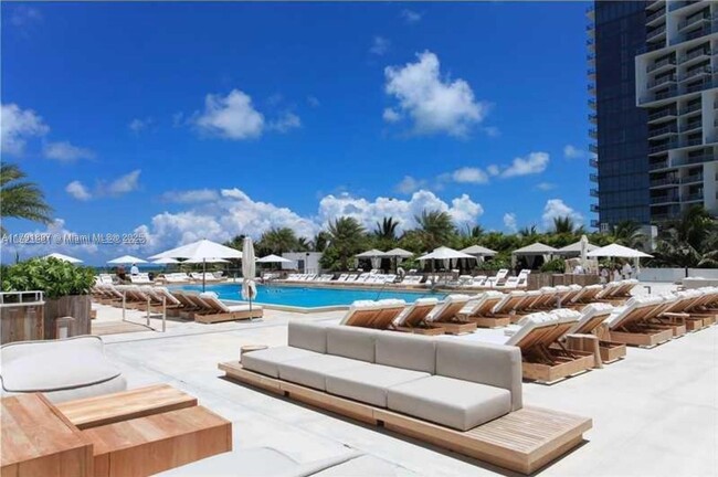 Building Photo - 2301 Collins Ave