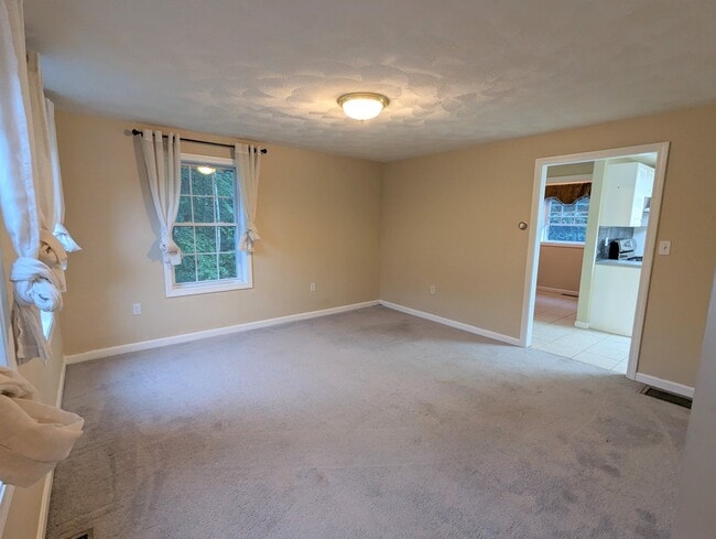Building Photo - 17 Cottonwood Rd