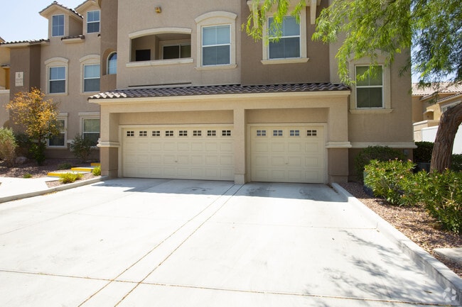 Attached Garages - Esplanade