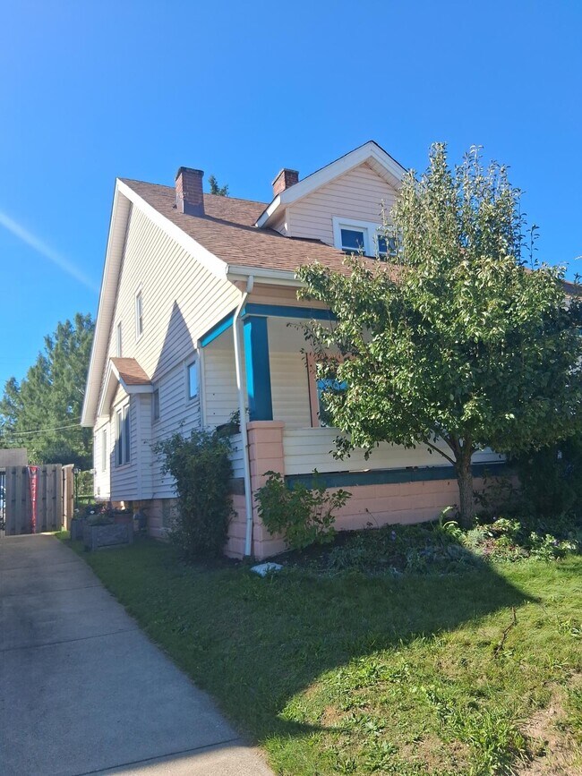 Foto del edificio - 10816 Park Heights Ave