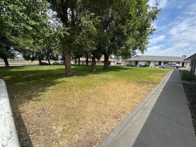 Building Photo - Spacious 1 Bedroom apartment for rent read...