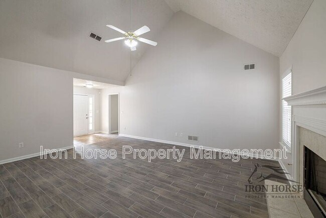 Foto del edificio - 3331 Glen Summit Ln