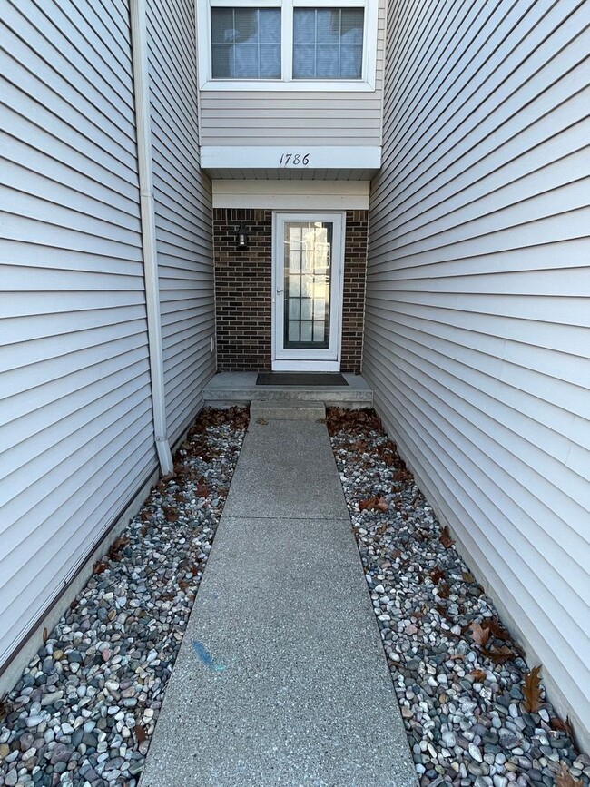 Building Photo - Forest Hills Condo available in Grand Ridg...