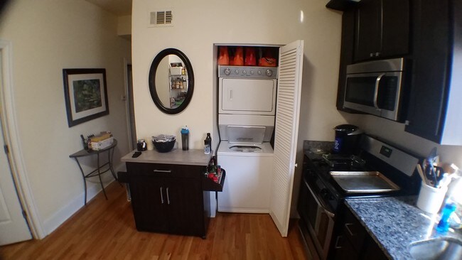 Foto del edificio - 1029 W Wellington Ave