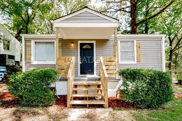 Primary Photo - 6505 Forest Dr