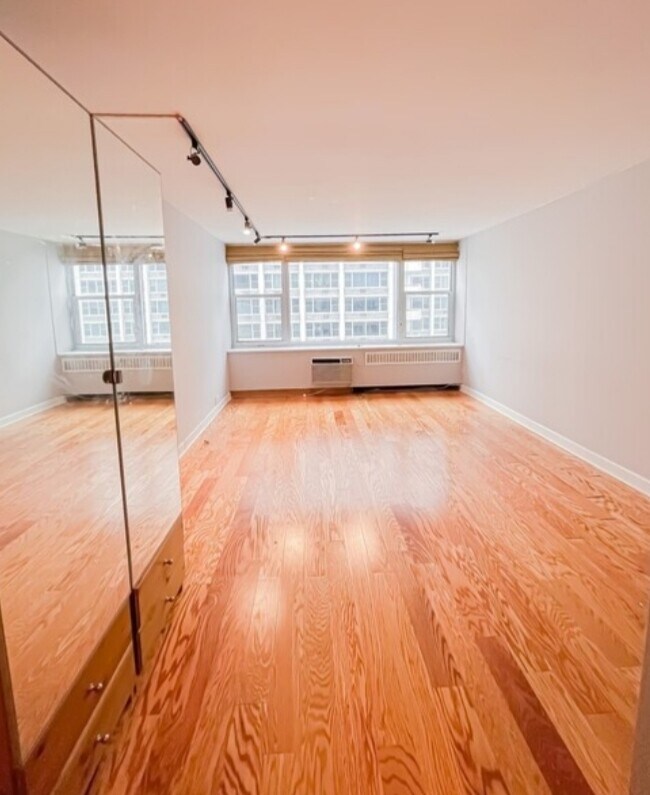 Building Photo - 4250 N Marine Dr