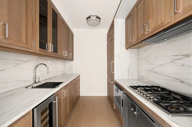 Foto del edificio - 30 Park Pl