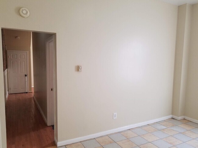 Photo - 1323 W Butler St Apartment