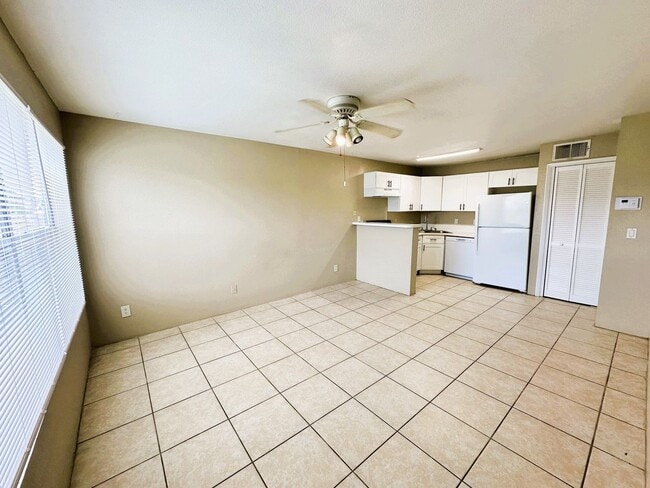 Foto del edificio - 4760 Walden Cir