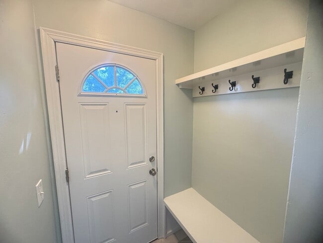 Building Photo - 3 Bedroom home on the NW side of Grand Rapids