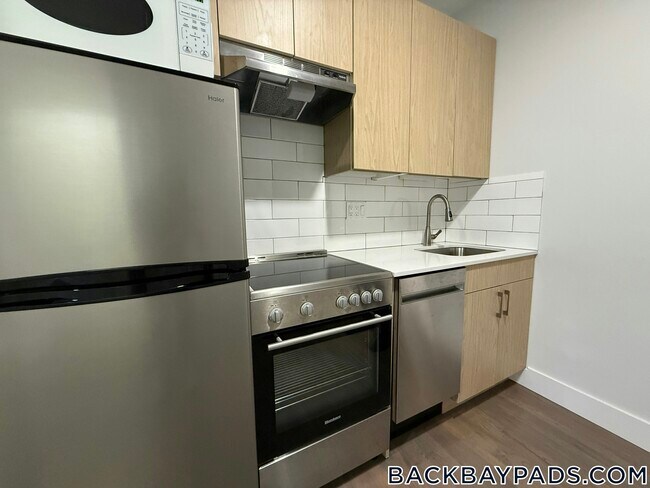 Foto del edificio - 270 Newbury St