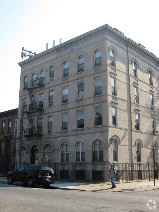 Building Photo - 255 Van Buren St