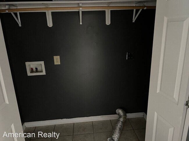 Building Photo - 2 br, 2.5 bath House - 228 Amanda #1