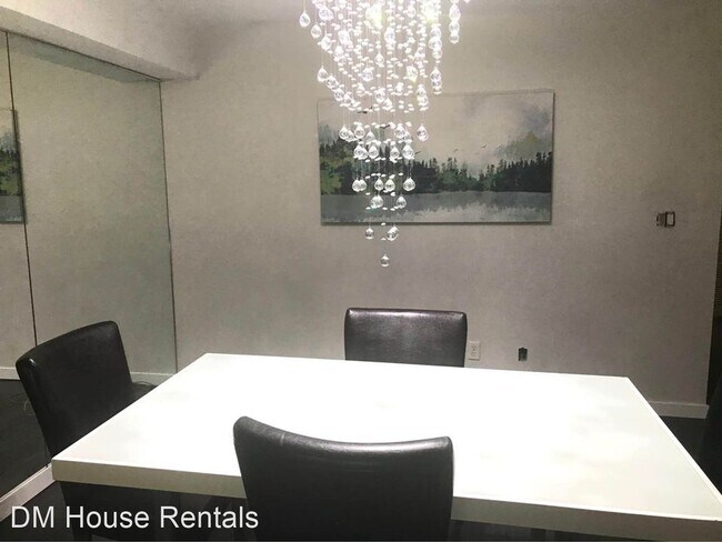 Building Photo - 2 br, 2 bath House - 4902 University Avenu...