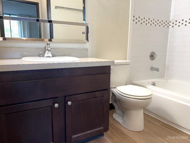 Building Photo - 2085 Bush St