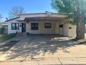 Building Photo - 525 W Scurry St