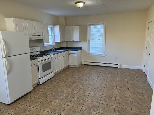 Building Photo - 71 Albee St