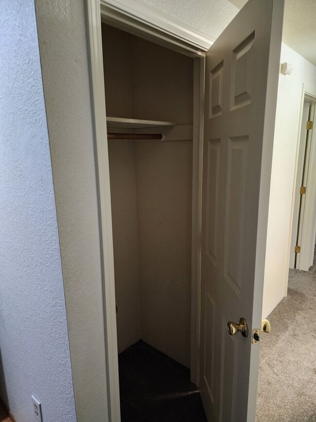 Foto del edificio - 3 bedroom 1 bath with Garage and Yard