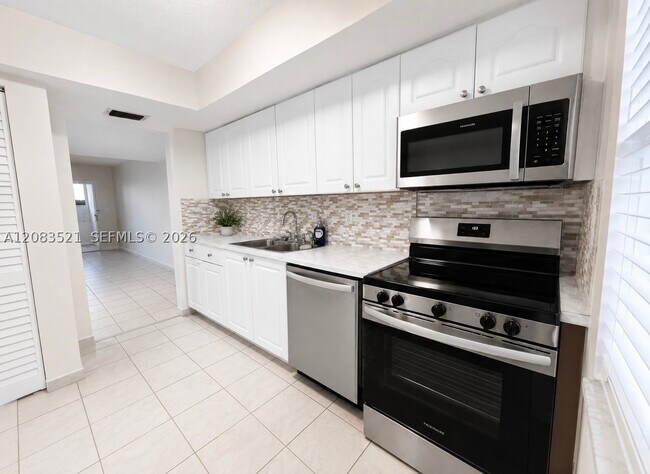Foto del edificio - 14115 SW 66th St