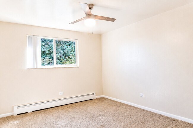 Foto del edificio - 1375 Everett Ct