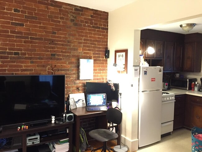 Building Photo - 306 Newbury St