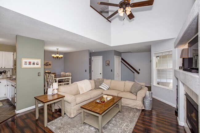 Building Photo - Great Townhome looking for Great Tenants!