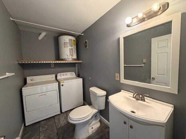 Foto del edificio - Newly renovated Town House for Rent 3Br / 2 Ba Section 8 Welcome !