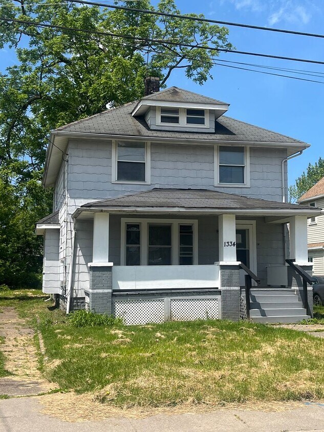Foto principal - Section 8 Accepted, Charming 4BR 1 BA Home...