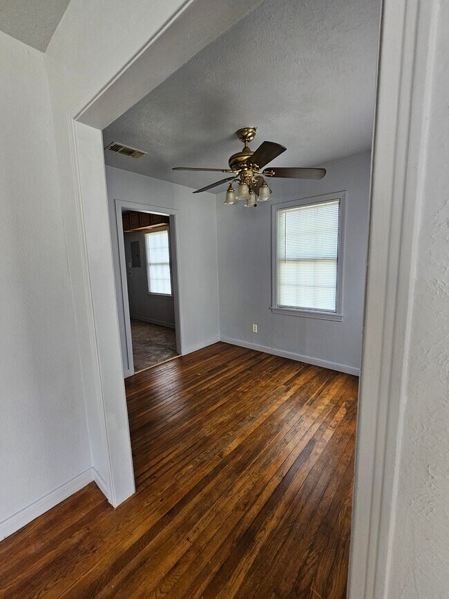 Foto del edificio - 5616 Thomas Ln