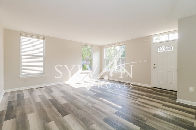 Foto del edificio - Gorgeous end unit townhome!