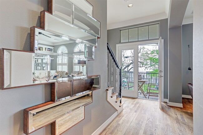 Foto del edificio - 2810 Helena St