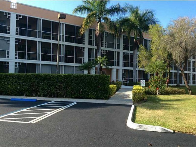 Building Photo - 85 Gulfstream Rd