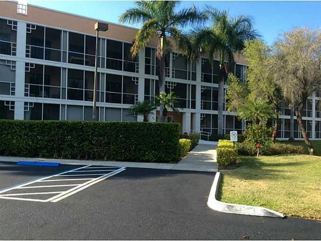 Building Photo - 85 Gulfstream Rd