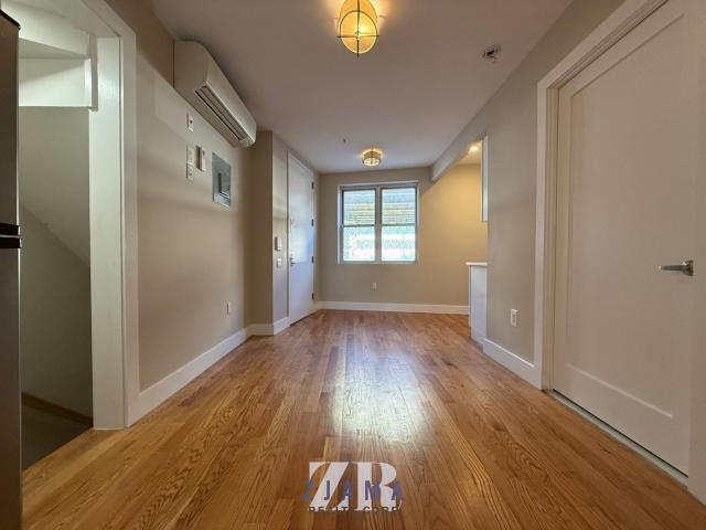 Foto del edificio - 3 bedroom in BROOKLYN NY 11205