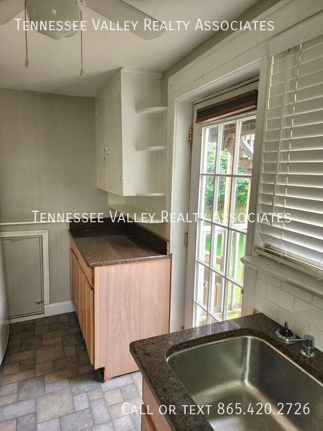 Building Photo - 419 Noelton Dr SW