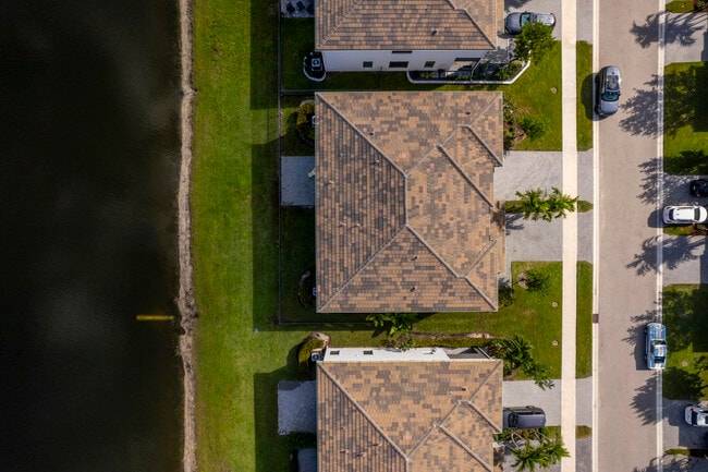 Foto del edificio - 8709 Corvus Dr