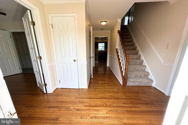 Building Photo - 893 Broad Oaks Dr