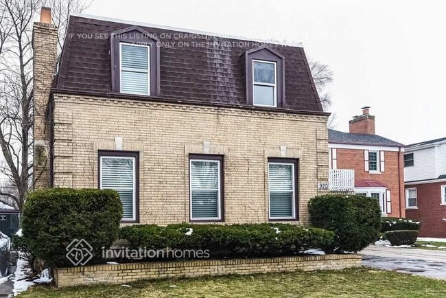 Building Photo - 9201 S Claremont Ave