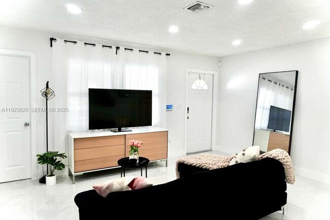 Foto del edificio - 1213 NW 6th Ave