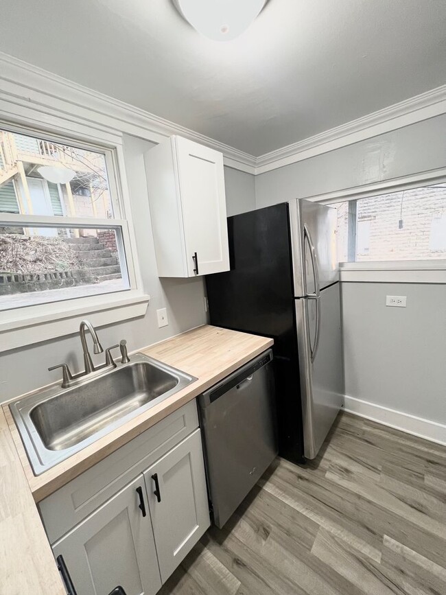 Building Photo - Nice Two Bedroom House in Mount Oliver- St...
